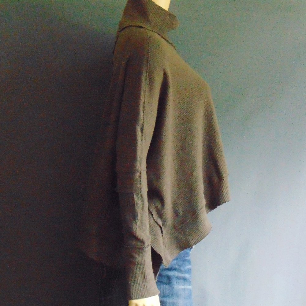 Free People NWT Charcoal Gray Ribbed Hi Lo Raw Hem Turtleneck Top Sm - Picture 3 of 10